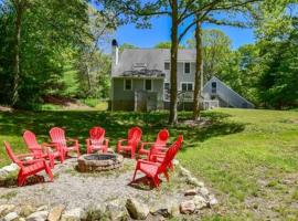 Spacious Stone Fire Pit Game Room A C, cottage in Barnstable