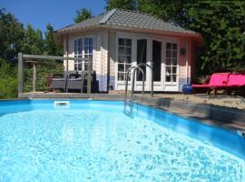 Cottage romantique avec piscine privée au Vallon des Etoiles, semesterhus i Lussas