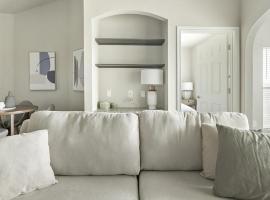 Landing Modern Apartment with Amazing Amenities (ID1272X140), hotel sa Richmond