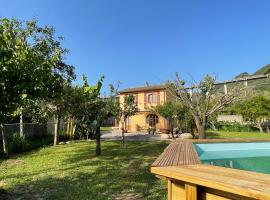 Casa Aia Sole with pool, A/C, garden, barbecue, hotel em Massarosa