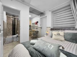 Stylish Studio Suite w/ VIP lounge access - Maerdy, apartment in Maerdy