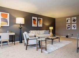 Landing Modern Apartment with Amazing Amenities (ID8747X90), hotel in Carmel