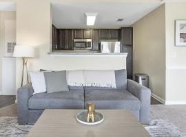 Landing Modern Apartment with Amazing Amenities (ID7856X82), pet-friendly hotel sa Midlothian