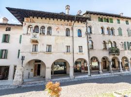 Loft overlooking the old town ., hotel in Feltre