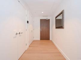 new apartment 3 bedrooms, hotel in Richmond