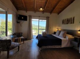 Lo de Almada Cabañas&Suites, hotel con pileta en Huerta Grande