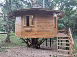 Luksusa telts Casa na Árvore - Chalé Quemeninho pilsētā Apiaí