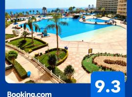 شاليه تامر عمر في ابراج بورتو السخنة للعائلات فقط Tamer Omar's Chalet in Porto Elsokhna Towers only Family, hotel in Ain Sokhna