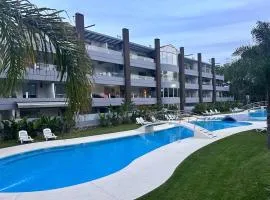 Departamento con vista a la piscina