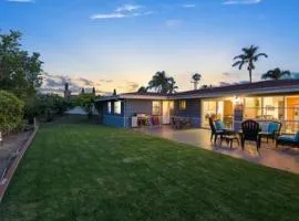 3 Living Rooms - Spacious - Family-Friendly