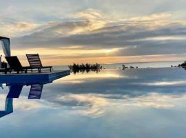 Home Club , frente mar, hotel in Piçarras