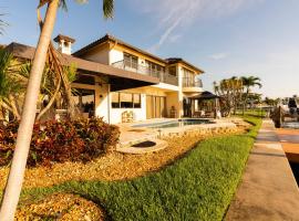5 Bedroom Luxe Villa on Deep Water Intracoastal, hytte i Deerfield Beach