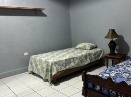Hotel Pacific Surf Tunco Beach with AC best room Surf City, hotel sa Tamanique