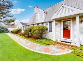 Coastal Charm on the Cape, hotel in Centerville
