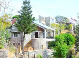 The Colonial Kaanchi House Mount Abu, hotel with parking in Mount Ābu