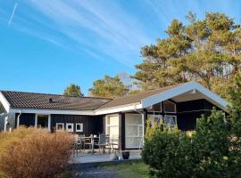 Excellent Cottage With Sauna And Spa, 10 Persons, โรงแรมในHøjby