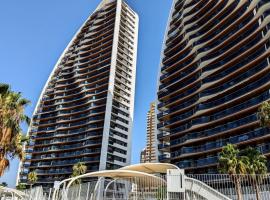 SUNSET WAVES sea & sky apartment, hotel perto de Campo de Golfe Las Rejas, Benidorm