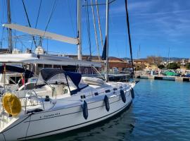 Velero Beneteau Cyclades 43.4, alojamiento en un barco en Palma de Mallorca