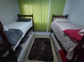 Sobrado Aconchegante e espaçoso, hotel v destinaci Maringá