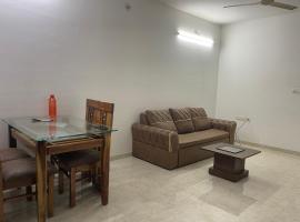 City Escape: 1BHK apartment with private Balcony! โรงแรมในMangrul