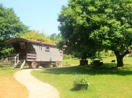 Belle Roulotte unique en pleine campagne Au Jardin de la Vouivre