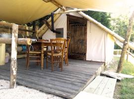 Tente Trappeur Ada, Au jardin de la Vouivre, tenda mewah di Saint-Vincent-en-Bresse