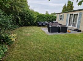 Camping Goedereede Chalet nr 16, hotel v destinaci Goedereede