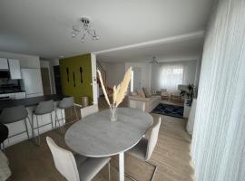 Superbe Maison avec jardin, villa in Bezannes