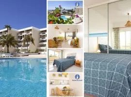 O Apartamento A Ramos Palmeira Galé Está inserido num Condomínio com PISCINA, Fica apenas a 250 Metros da Praia da Galé - Apartamento com Ar Condicionado na Sala, Smart TV com Prime Vídeo e Cozinha Completa