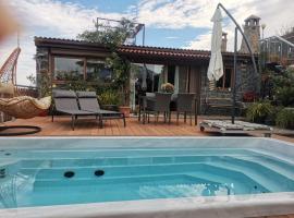 Finca Vistas al Teide con jacuzzi, wifi y TV satélite, cheap hotel in Santa Úrsula