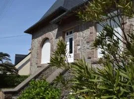Maison de pays en pierre 3 étoiles entièrement rénovée WIFI, jardin, au cœur de Ploumanac'h - Réf 341