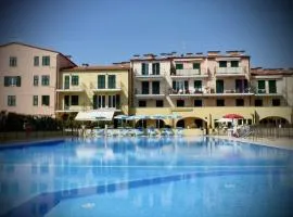 Studio mer piscine cala di sole Imperia italie mono locale une seule pièce