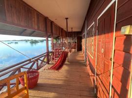 Happy bangalow riverside, guest house in Muang Không