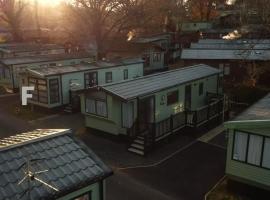 57 The Meadows FallBarrow Park, Hotel in Bowness-on-Windermere