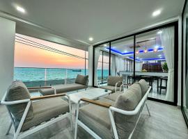 STUNNING BEACHFRONT VIEW LUXURIOUS Apartment 30