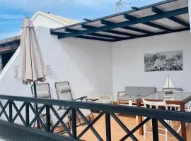 Apartamento con amplia terraza en la playa