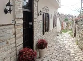 Marousos Central Guesthouse