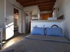Lovely Apartment For 4 Ppl In Tinos, hotell sihtkohas Agios Sostis