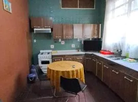 Alquiler Dpto por dia-Catamarca, Zona Centro, PLANTA BAJA, A UNA CUADRA DE LA TERMINAL, COCHERA TECHADA