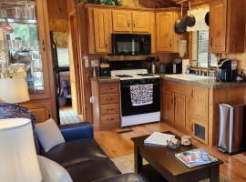 The Couple's Cabin in Wynola 2 NIGHT MINIMUM, cabin in Julian