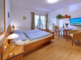 Beim Paulfischer, hotel vicino alla spiaggia a Chieming