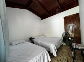 #4 Cabina Rústica para 3 personas en Paquera, capsule hotel in Paquera