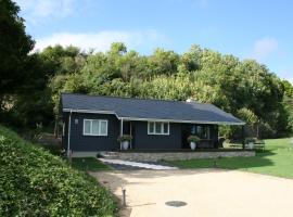 The Cabin 2 bedroom property, bed and breakfast v destinaci Weymouth