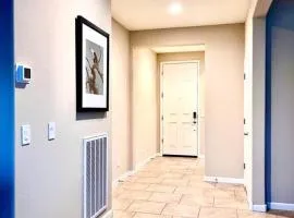 Upscale Fully Furnished Resort Home-Gated Golf Community