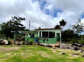 Miravalles Volcano House, hotel dekat Gunung Miravalles, Guayabal