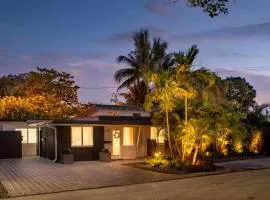 Walk to Wilton Drive - Spacious & Quiet Villa #2 HOT TUB!