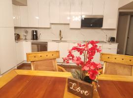 JESI'S NEW HOUSE, Self Enter 2BR, Whole Suite, Close to White Rock Beach & US Border, hotel in Surrey