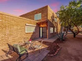 Charming dog-friendly, 2BR-1BA with Pool, Mountain Views - Low Summer Rates!