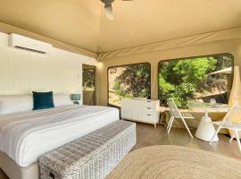 Magnetic Glamping Tent 3, hotel en Nelly Bay