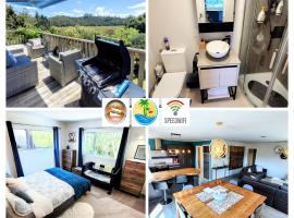 Unique Estuary & Bird Apartment in Te Haumi Paihia, hotel dekat Opua Forest, Paihia